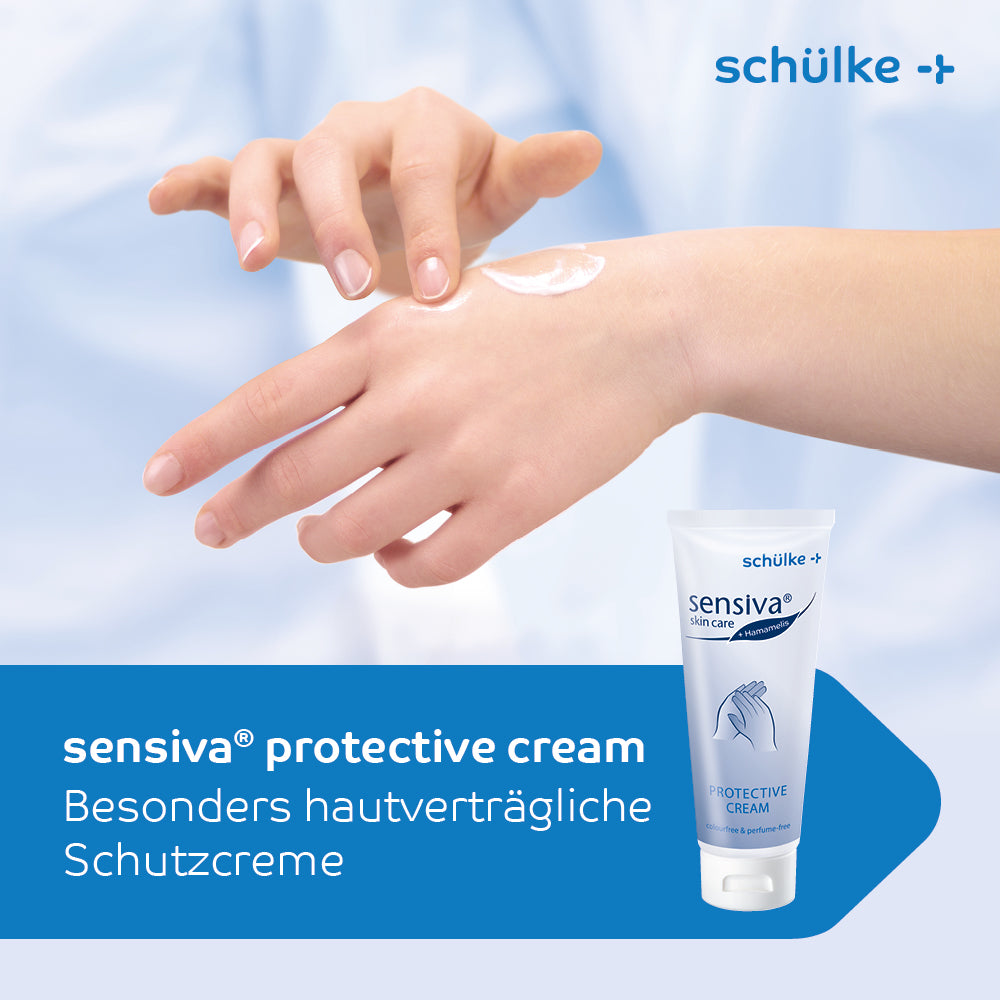 Man applicerar Schülke sensiva® skyddskräm hudskydd från 100 ml flaska på handryggen. Vatten-i-olja-formuleringen utmärker sig genom hudvänlighet och skydd mot hudirritationer. På förpackningen finns en tysk text.