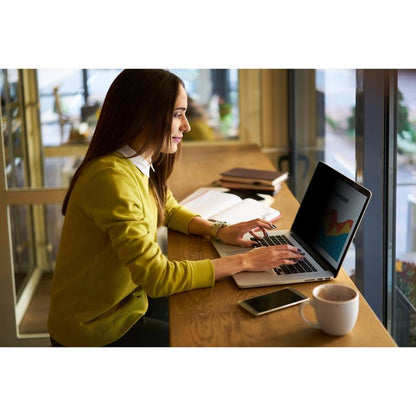 3M™ Bright Screen Privacy Filter för Apple® MacBook Pro® 16 M1-M3, 16:10, BPNAP005 | Förpackning (1 st)